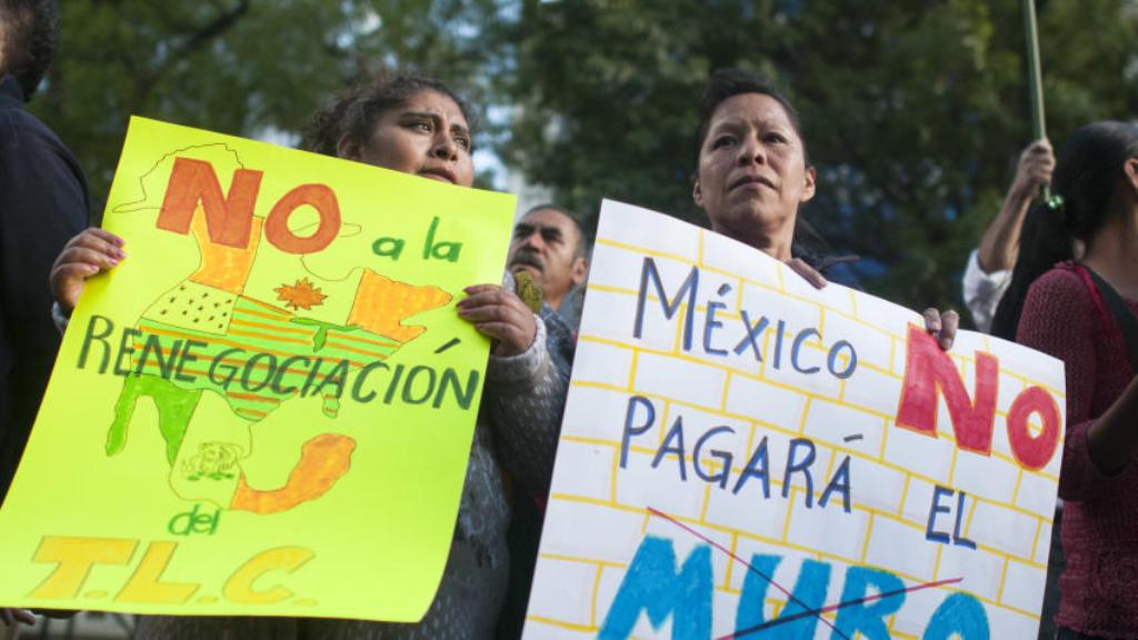 Mexicanos salen a las calles para protestar contra las políticas de Trump Mexicanos salen a las calles para protestar contra las políticas de Trump