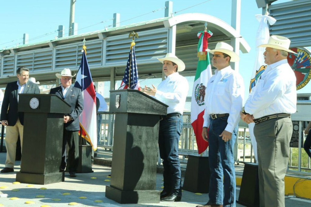 Presiden gobernador García Cabeza de Vaca y comisionado de agricultura de Texas, Miller, encuentro histórico en puente internacional Laredo