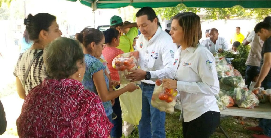 Ofrece Gobierno de Tampico productos básicos a bajo costo en el parque Fray Andrés de Olmos Ofrece Gobierno de Tampico productos básicos a bajo costo en el parque Fray Andrés de Olmos