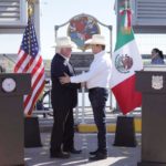Presiden gobernador García Cabeza de Vaca y comisionado de agricultura de Texas, Miller, encuentro histórico en puente internacional Laredo