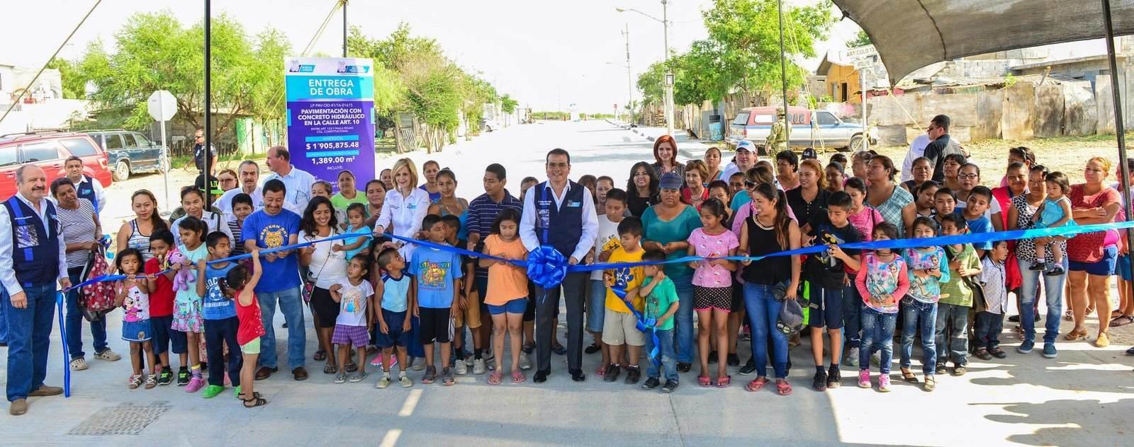 Entrega alcalde pavimentación en leyes de reforma y constitucional
