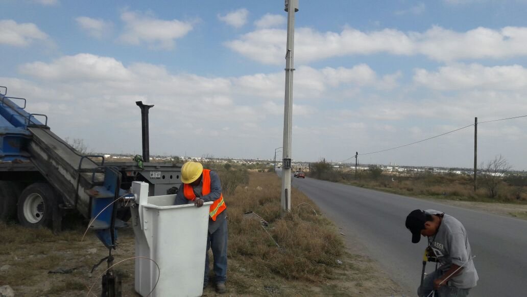 Avanzan trabajos de alumbrado en bulevard Universidad Tecnológica