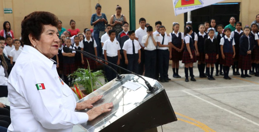 Encabeza Magdalena Peraza ceremonia cívica en la Primaria José Rosas Moreno