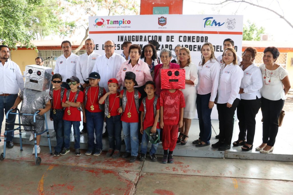 Magda Peraza inaugura Comedor Escolar en la escuela Lázaro Cárdenas del Río