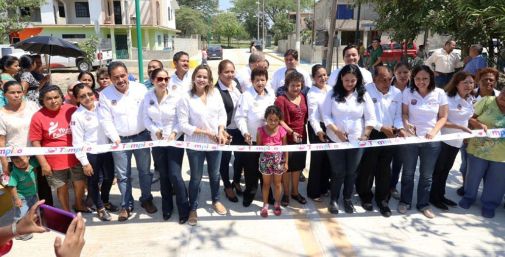 Inaugura gobierno de Tampico pavimentación de la calle Tamesí en la colonia Tierra Alta