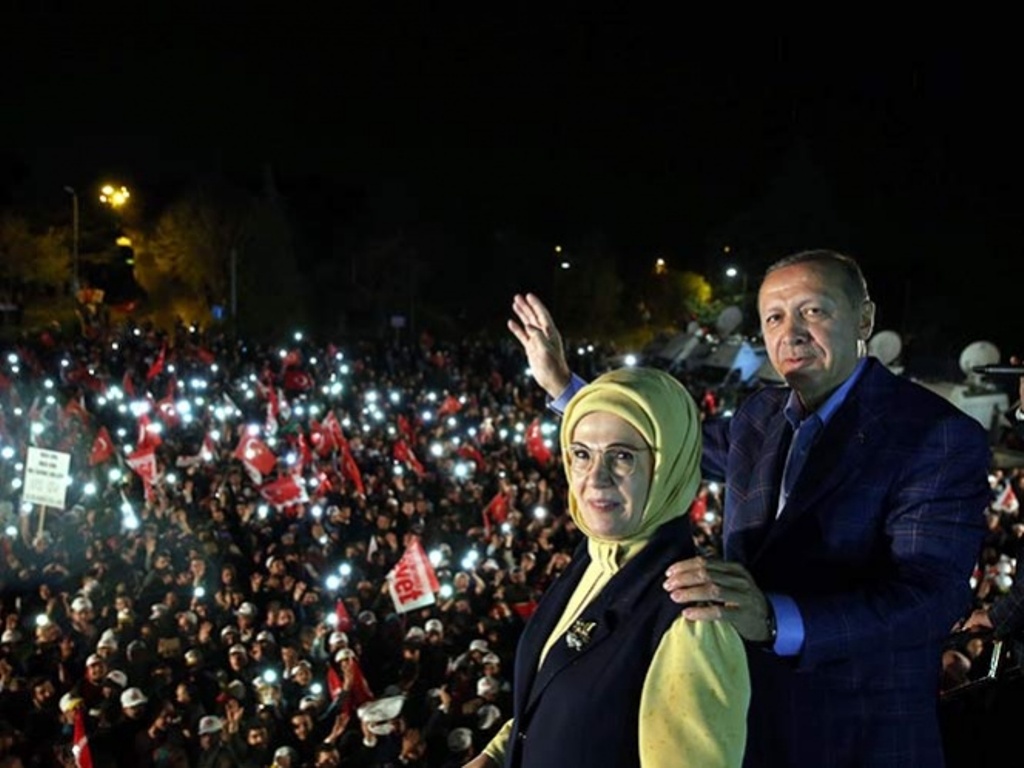 Oposición turca exige la anulación del referendo