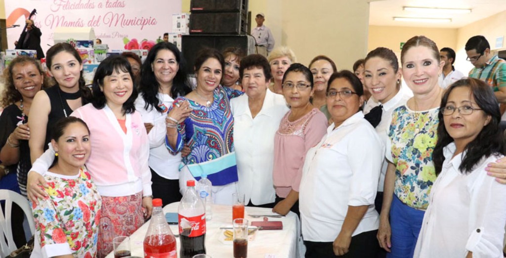 Festeja gobierno de Tampico a mamás trabajadoras del Ayuntamiento Festeja gobierno de Tampico a mamás trabajadoras del Ayuntamiento
