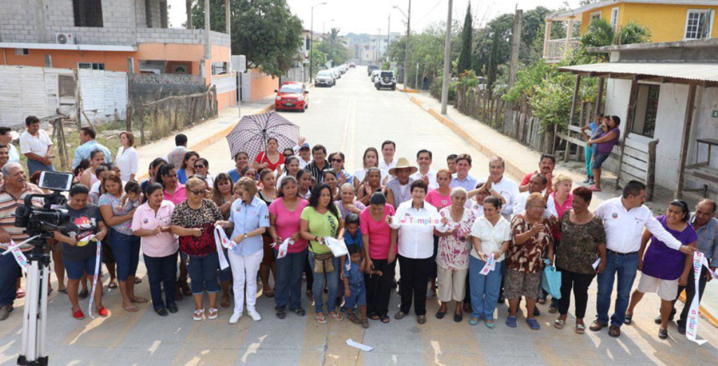 Inaugura Ayuntamiento porteño obra de pavimentación en la colonia Independencia