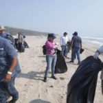 Participan dos mil personas en limpieza de Playa de la Pesca