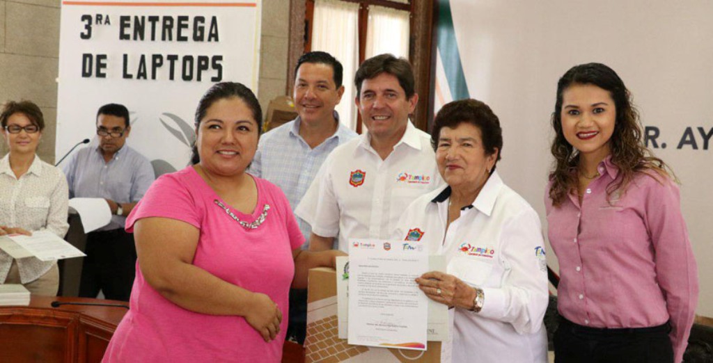 Entrega gobierno de Tampico tercera etapa de laptops a microempresarios locales