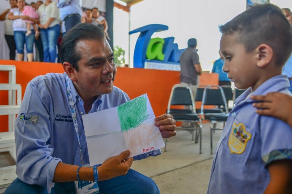Todo listo para la entrega de útiles y uniformes a más de 300 escuelas