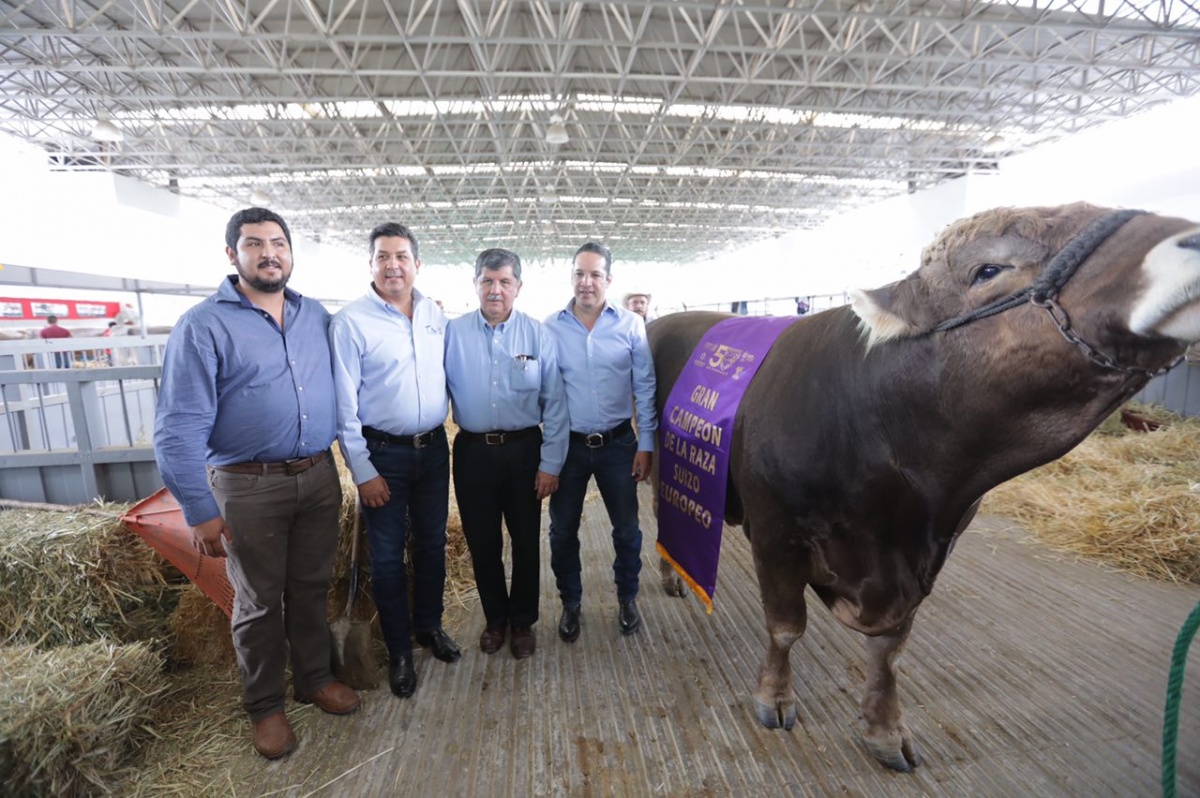 Gobernador refrenda compromiso con el sector ganadero ante productores del país