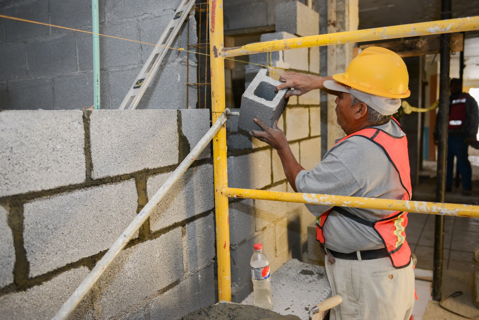 Verifican información de trámites de construcción