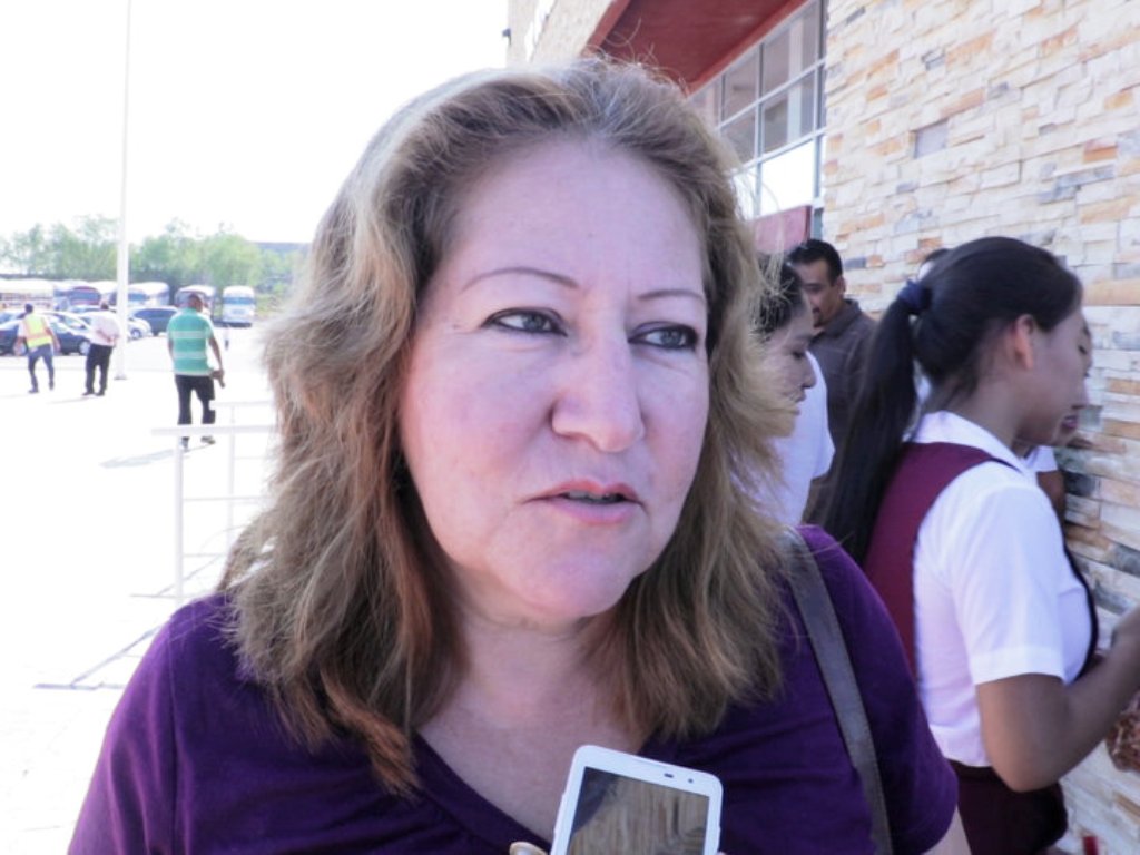 Agradecen madres de familia ayuda en útiles y uniformes por parte del alcalde