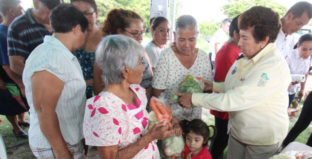 Beneficia gobierno de Tampico a familias de la colonia Jardines de Champayán con jornada de abarrotes Beneficia gobierno de Tampico a familias de la colonia Jardines de Champayán con jornada de abarrotes