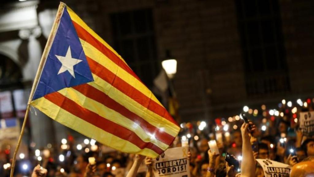 España inicia proceso para suspender la autonomía Catalana