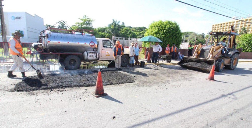 Realiza gobierno de Tampico labores de bacheo en la avenida Hidalgo