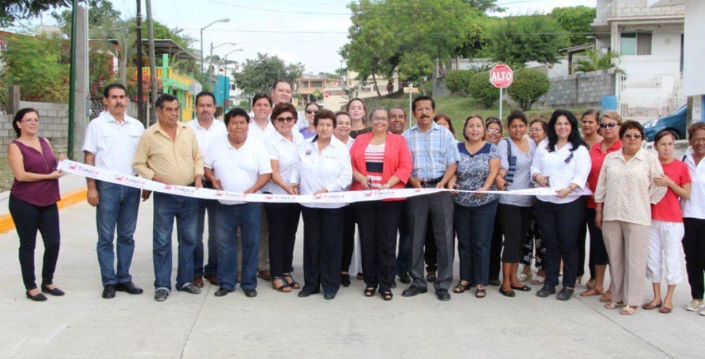 Entrega gobierno de Tampico Pavimentación de Calle y Comedor Escolar en la colonia Echeverría