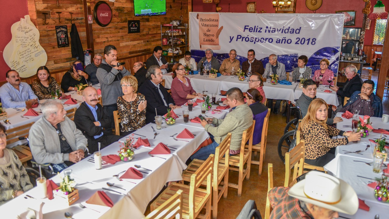 Convive alcalde con periodistas veteranos Convive alcalde con periodistas veteranos