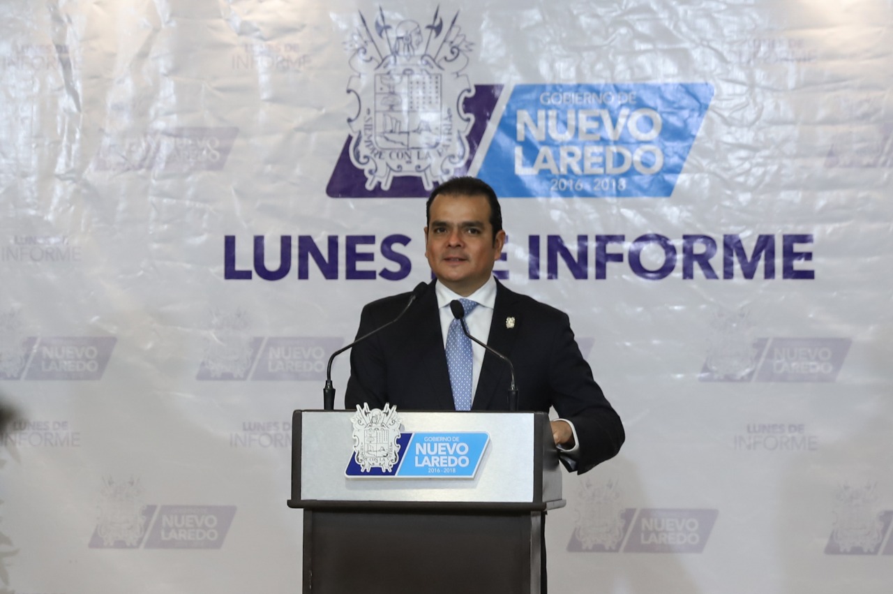 Anuncia alcalde entrega de tarjetas para pago de becas