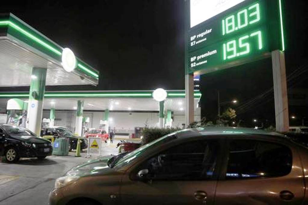 Duplicó el alza en gasolina Magna a la inflación anual