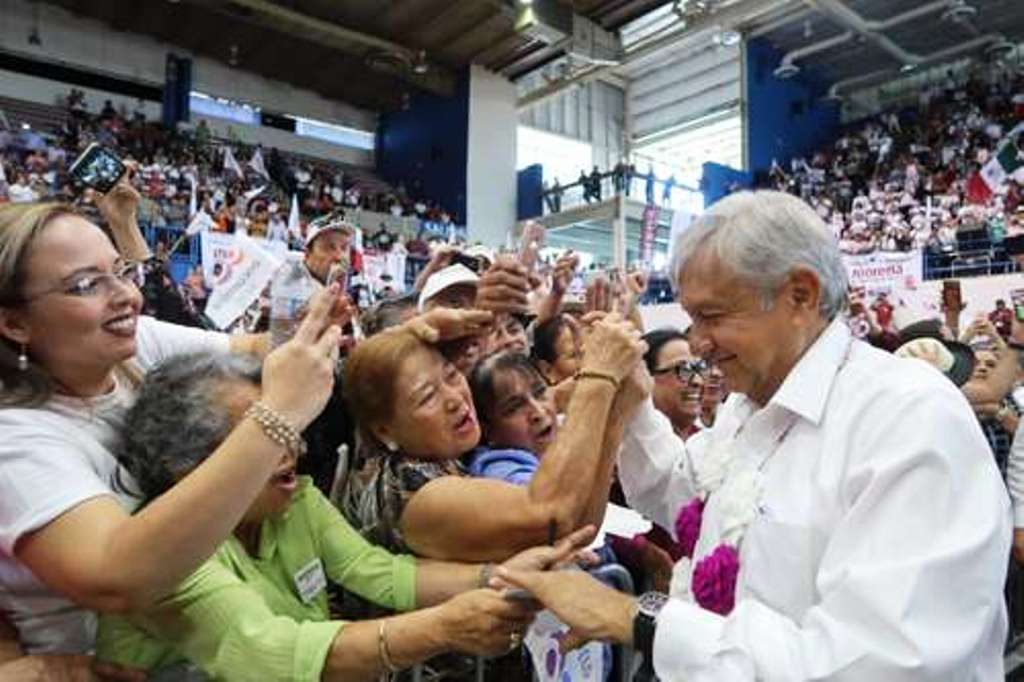 Ofrece López Obrador parar el cierre de plantas de CFE