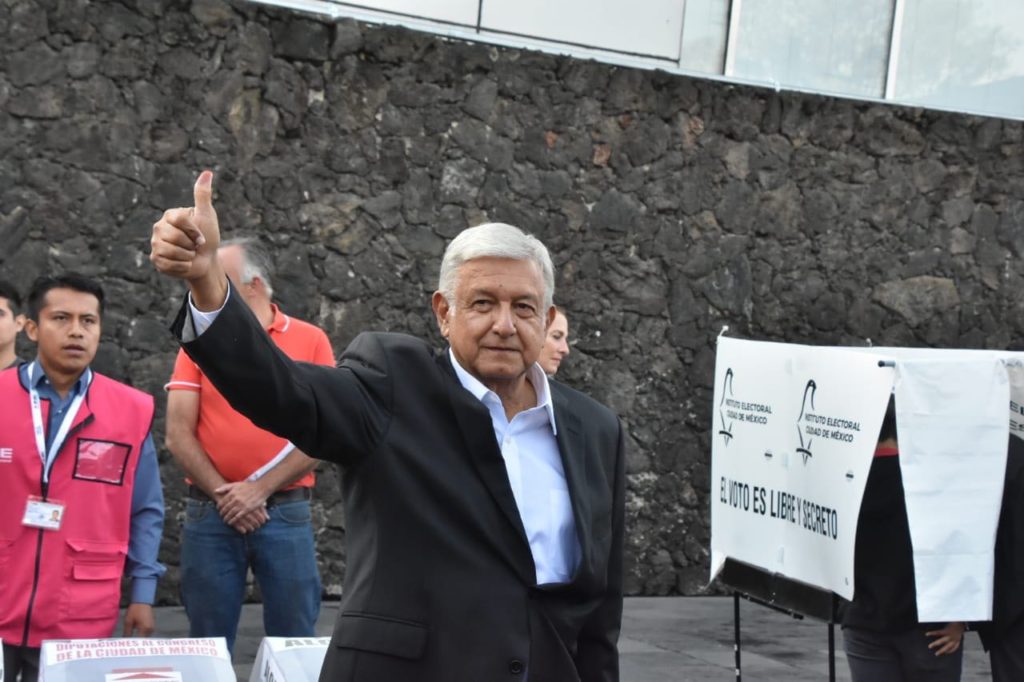"Valorará" AMLO qué medidas puede aceptar para su seguridad personal