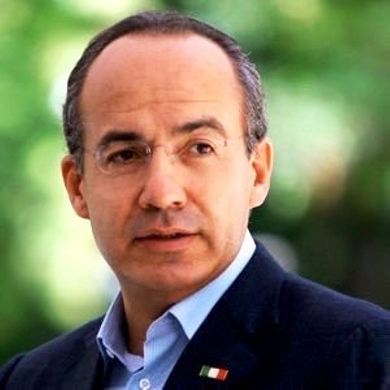Calderón garantizó la permanencia del EMP; se ignora cuánto gana el jefe
