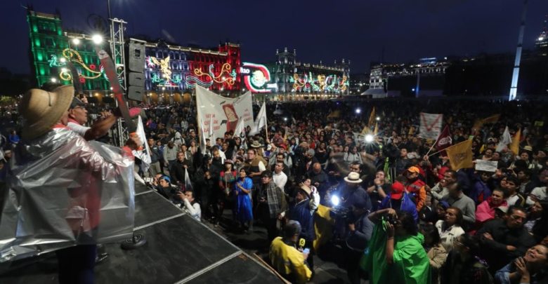 Marcha del silencio llega al Zócalo; inicia mitin