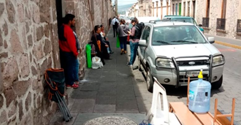 Suspenden trabajadores de Salud paro de brazos caídos