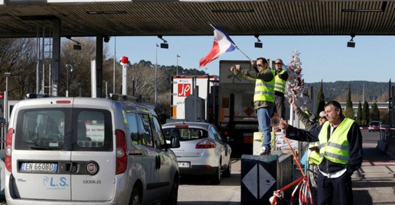 Suspende Francia alza a combustibles para frenar protestas