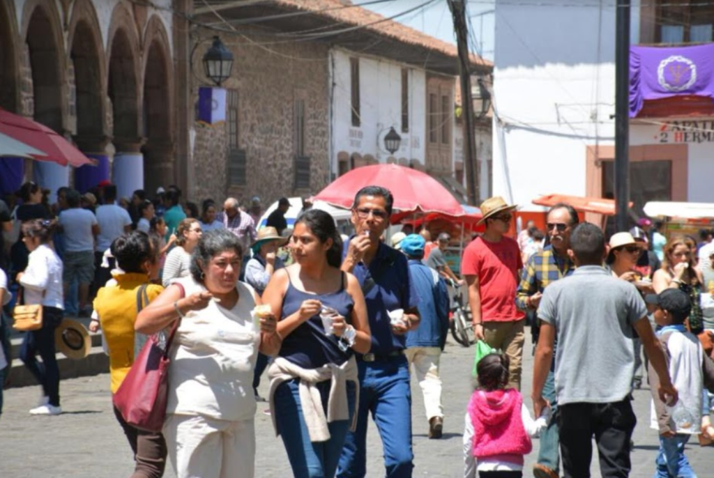 Peatonalización de la plaza vasco de quiroga mejora la calidad de vida y fortalece la identidad cultural: Víctor Báez