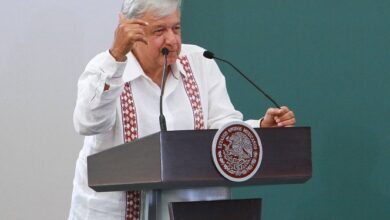 No nos vamos a dejar chantajear en compra de medicinas: López Obrador