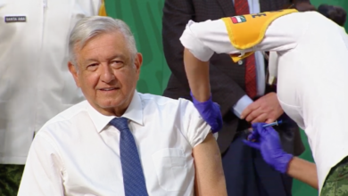 AMLO recibe la primer dosis de la vacuna contra COVID-19 en el Palacio Nacional
