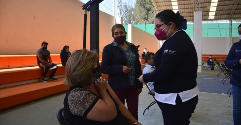 En Pátzcuaro, Morenistas dejan sin vacunas a adultos mayores