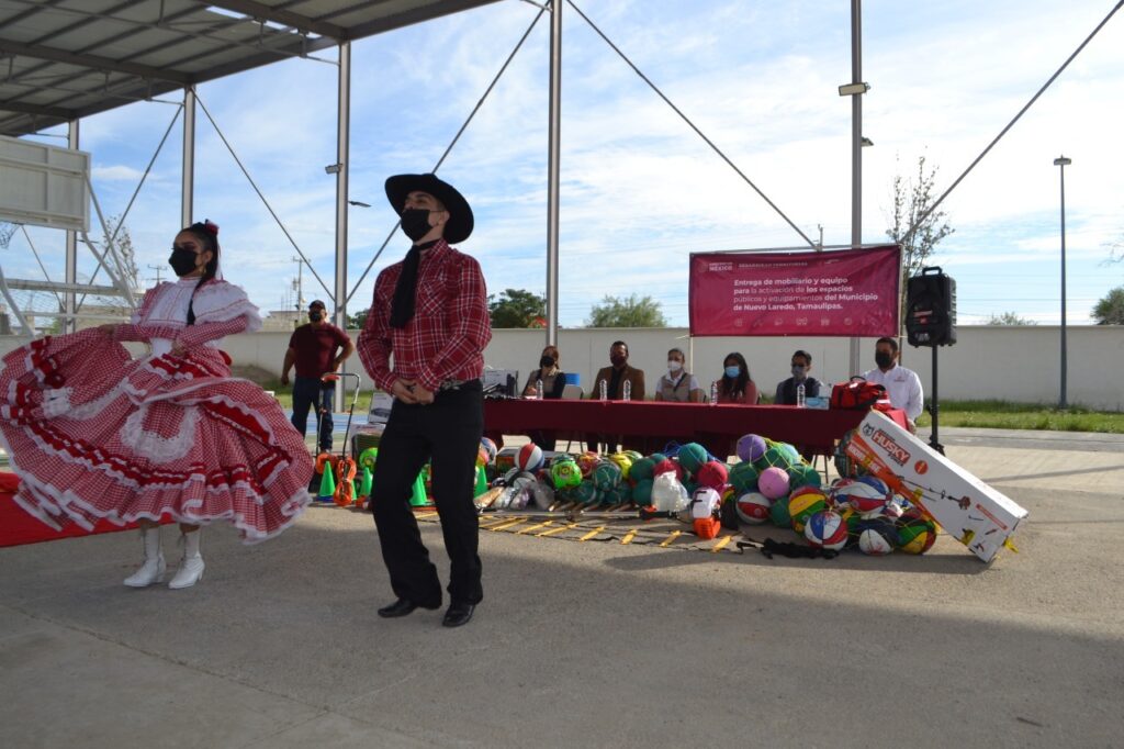 Realizan en Nuevo Laredo espectáculo de danza folclórica y narración oral en el SEDATU