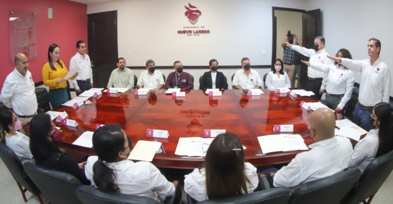 Toman protesta integrantes del comité de transparencia en Nuevo Laredo Toman protesta integrantes del comité de transparencia en Nuevo Laredo