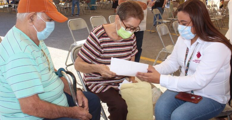 Aprovechan usuarios oficina itinerante de COMAPA en Nuevo Laredo para realizar trámites