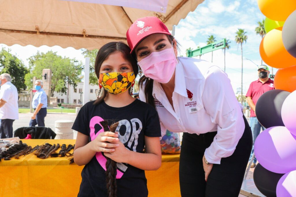 Donan niñas sus trenzas para lucha contra el cáncer en Nuevo Laredo