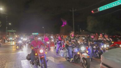 Participan más de 200 motociclistas en la 'Rodada Rosa' de Nuevo Laredo
