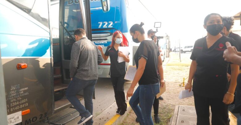 Arranca mega vacunación de 10 mil neolaredenses en Laredo, Texas