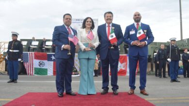 Refrendan con abrazo hermandad entre los dos Laredos
