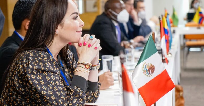 Representa Carmen Lilia Canturosas a Nuevo Laredo en Red de Gestión Global Metropolitana en Colombia