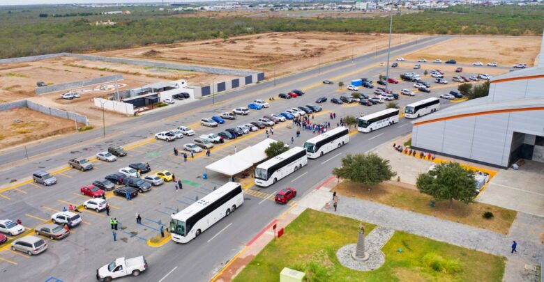 Replicarán en toda la frontera de México el sistema de vacunación Nuevo Laredo-Laredo