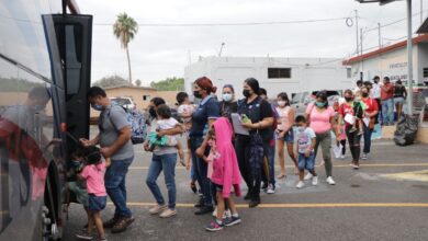 Se vacunan neolaredenses en jornada de vacunación transfronteriza