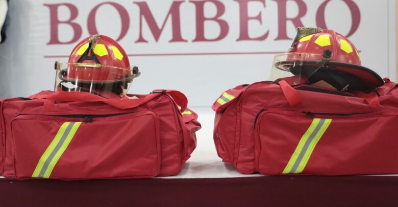 Reconoce Gobierno de Nuevo Laredo a Bomberos y entrega nuevo equipamiento