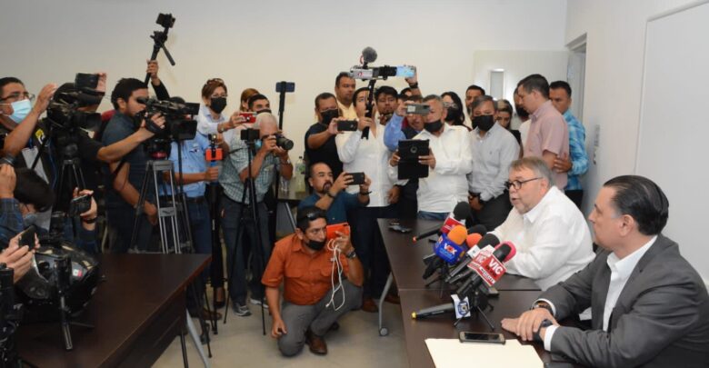 Haremos la transición con transparencia y con apego a la legalidad: Lavín