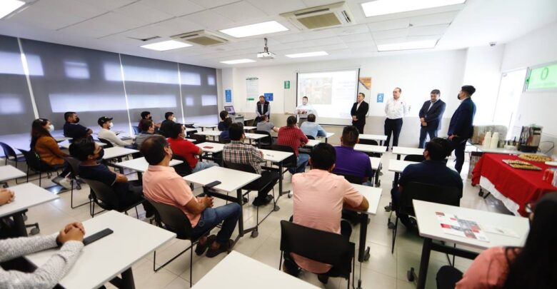 Realizan seminario de capacitación para industria maquiladora en Nuevo Laredo