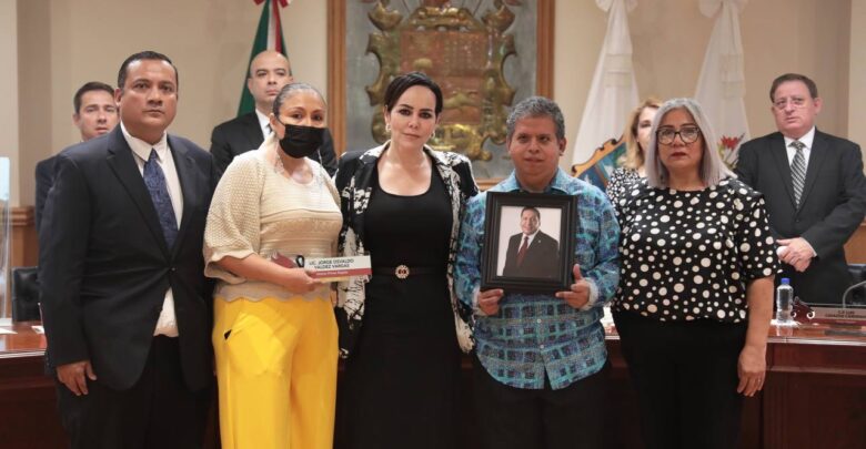 Cabildo de Nuevo Laredo rinde homenaje al regidor Jorge Valdez