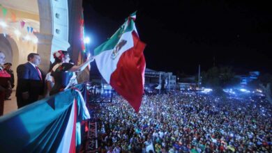 Celebran miles de neolaredenses Grito de Independencia
